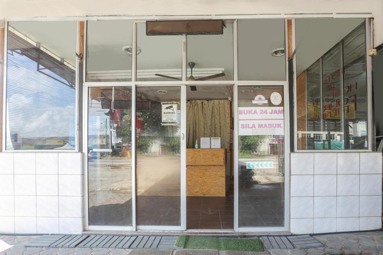 Oyo 90321 Hotel Bajet Sri Manal Tanah Merah  Exterior photo
