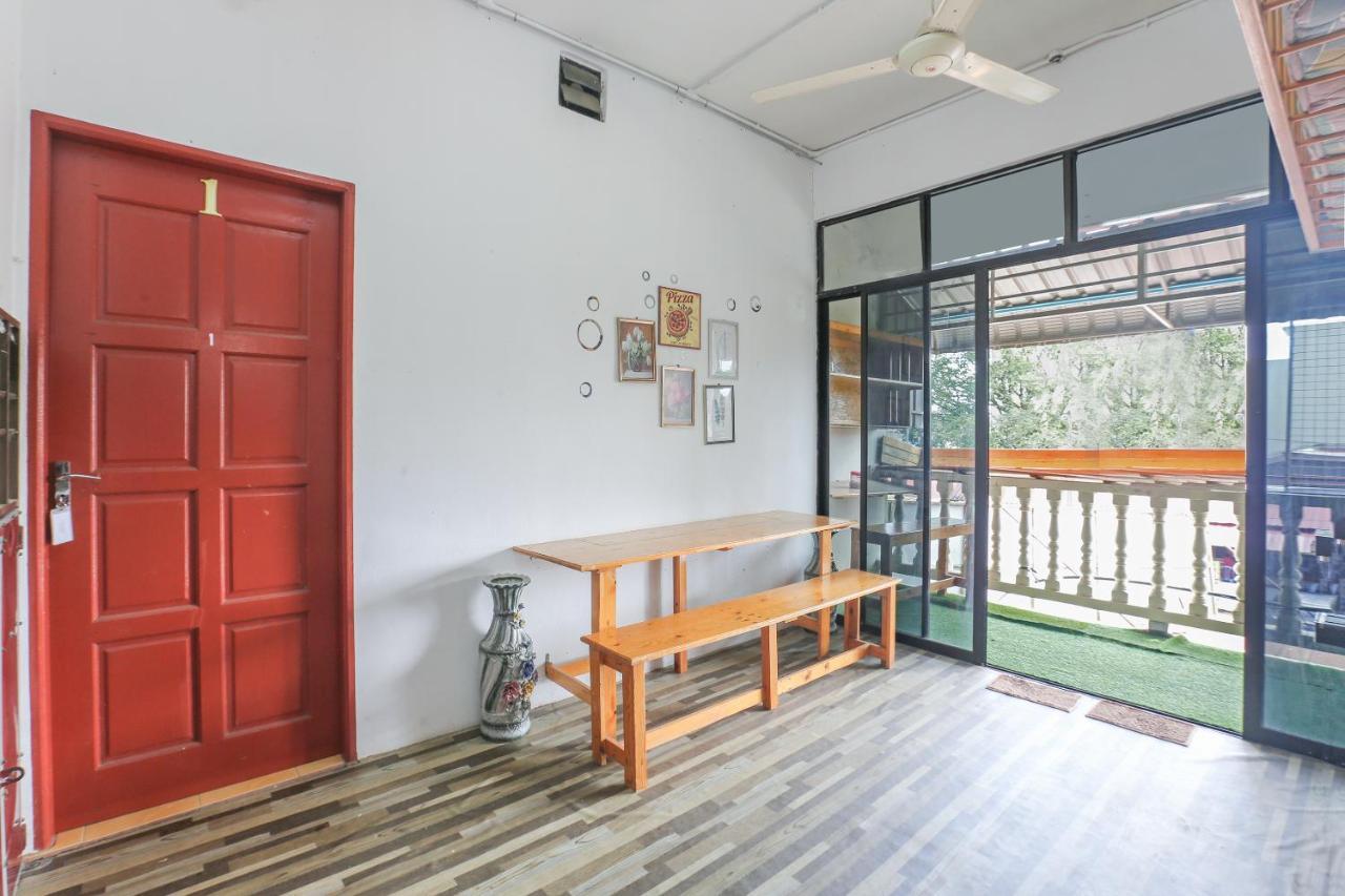 Oyo 90321 Hotel Bajet Sri Manal Tanah Merah  Exterior photo