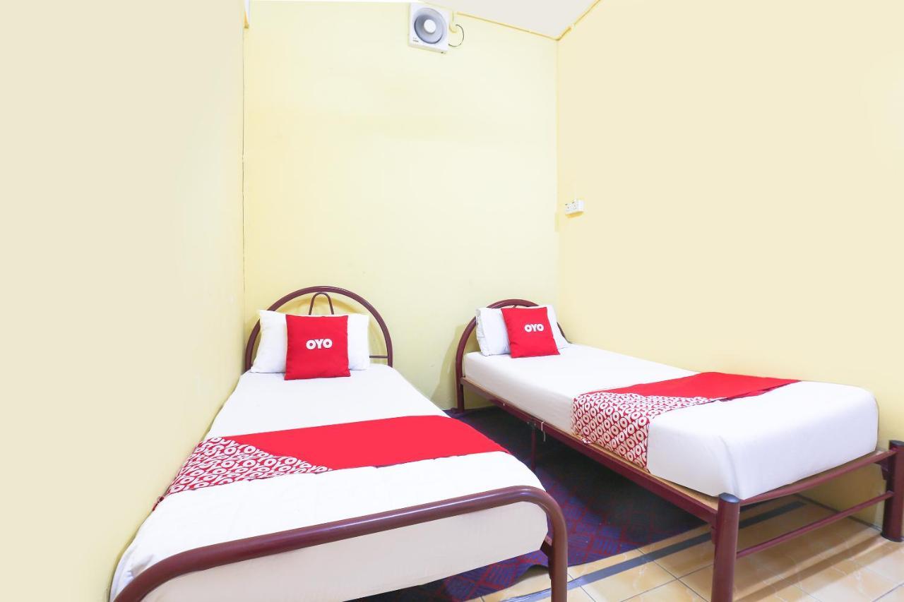 Oyo 90321 Hotel Bajet Sri Manal Tanah Merah  Exterior photo