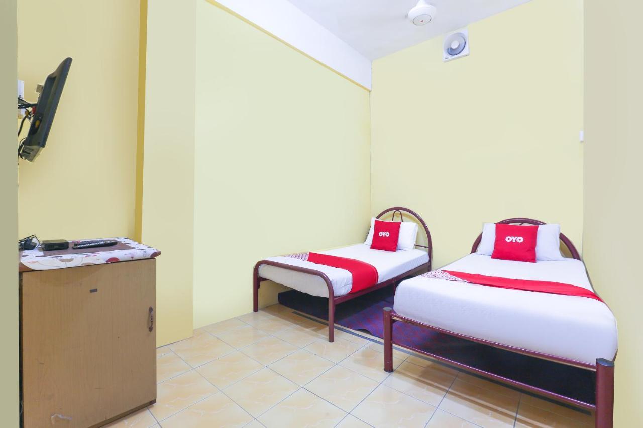 Oyo 90321 Hotel Bajet Sri Manal Tanah Merah  Exterior photo