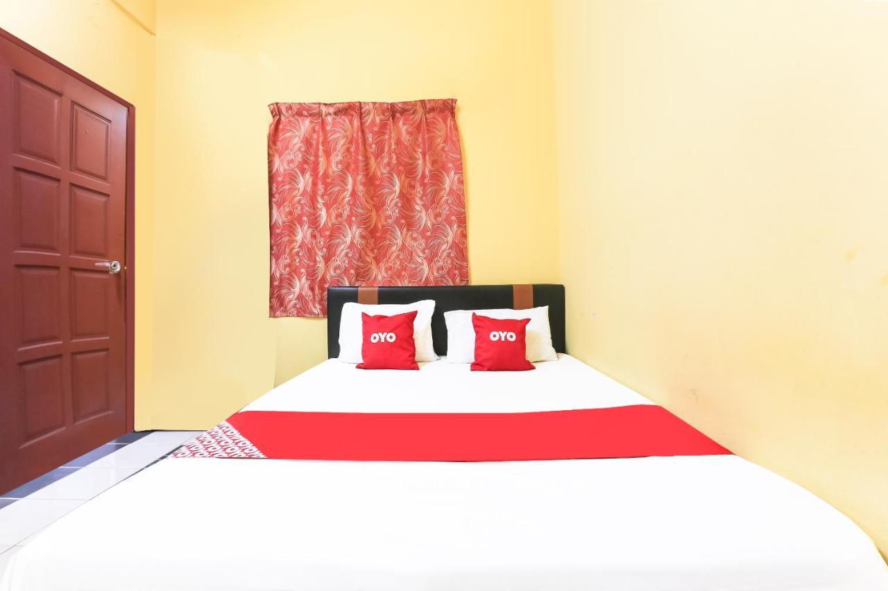 Oyo 90321 Hotel Bajet Sri Manal Tanah Merah  Exterior photo