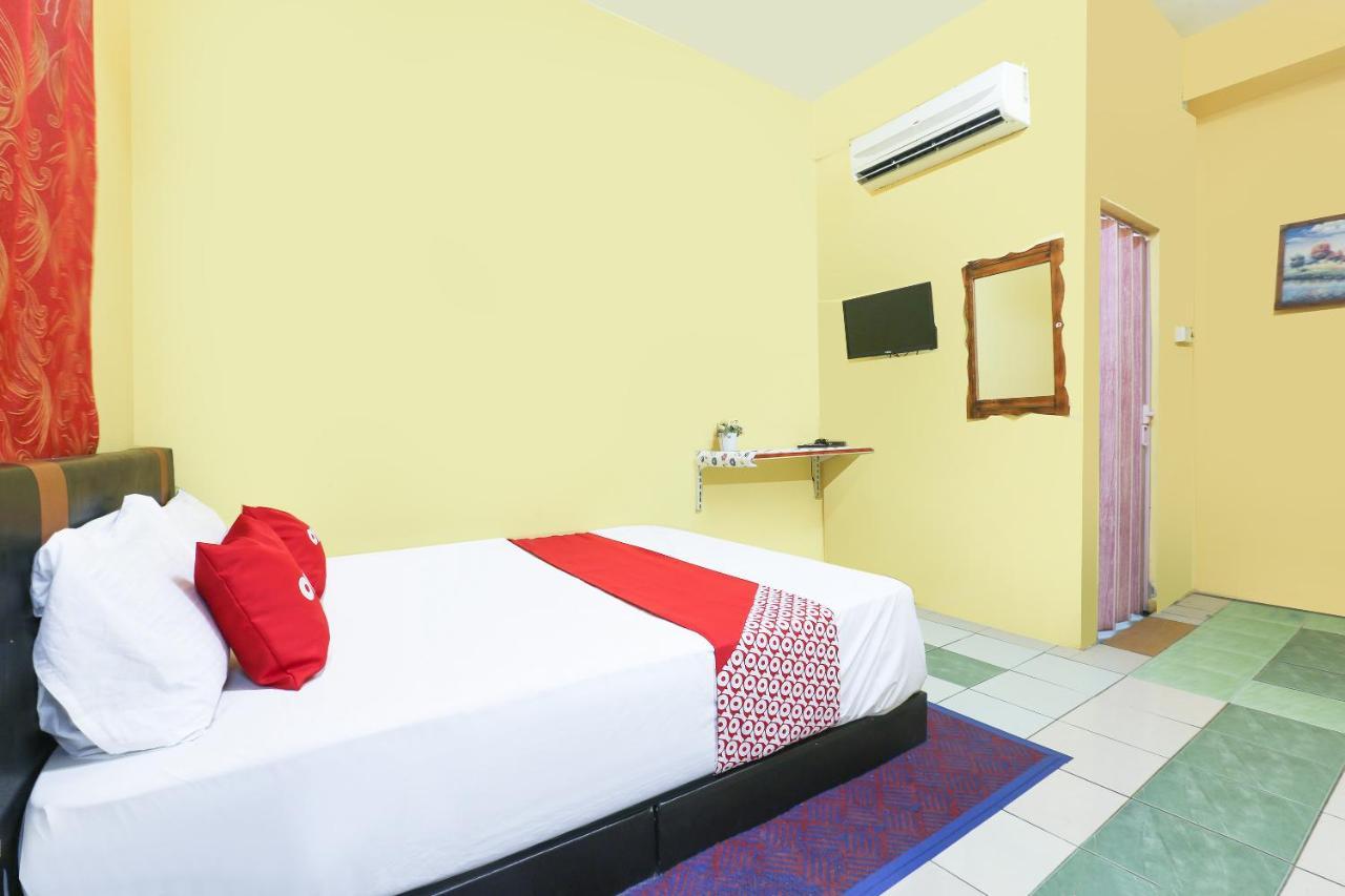 Oyo 90321 Hotel Bajet Sri Manal Tanah Merah  Exterior photo